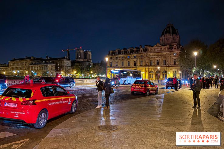 Simulation géante des pompiers de Paris sur les quais parisiens