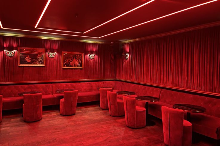 Campagne #36978 - Sacré Frenchy Salle Pompadour, idéale pour dîners élégants.