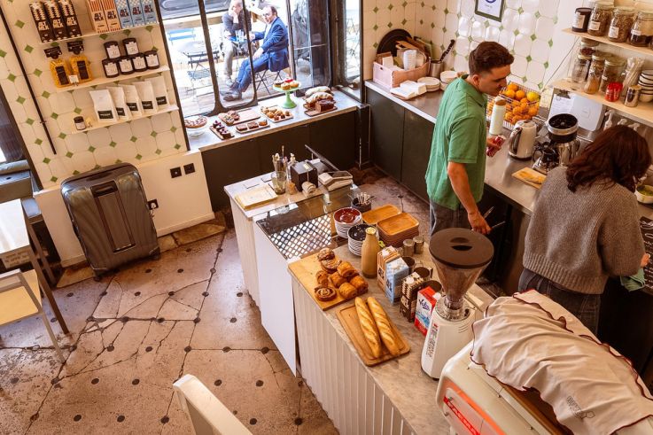 Le Pont Traversé, le coffee shop L'exposition en plein air de Yann Arthus Bertrand a été saccagée par les supporters ce mercredi soir, l'artiste a lancé un appel à l'aide 👉https://sortiraparis.com/r/ajypUfeN gluten se réinvente