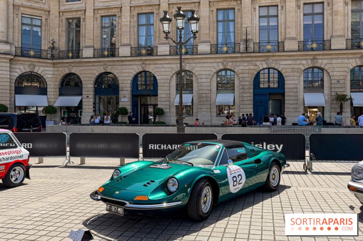 Le Rallye des Princesses expose ses voitures de collection sur la Place Vendôme - Facetune 24 05 2026 20 05 20