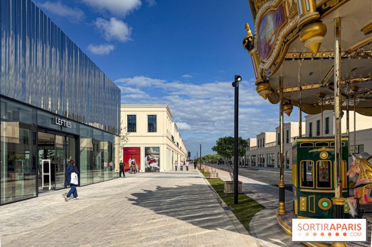 Valvert Croix Blanche : le complexe shopping-loisirs XXL en Essonne avec fontaine et parc à dinosaures