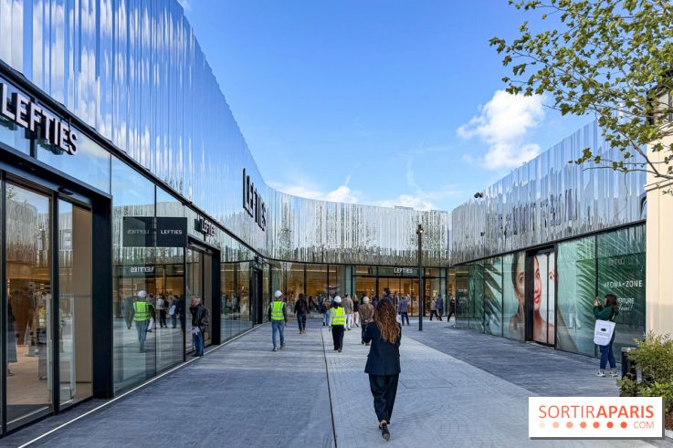Valvert Croix Blanche : le complexe shopping-loisirs XXL en Essonne avec fontaine et parc à dinosaures