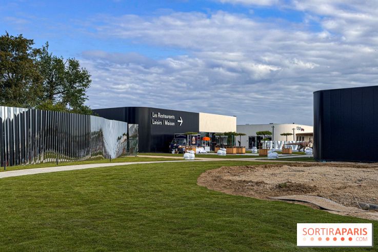 Valvert Croix Blanche : le complexe shopping-loisirs XXL en Essonne avec fontaine et parc à dinosaures
