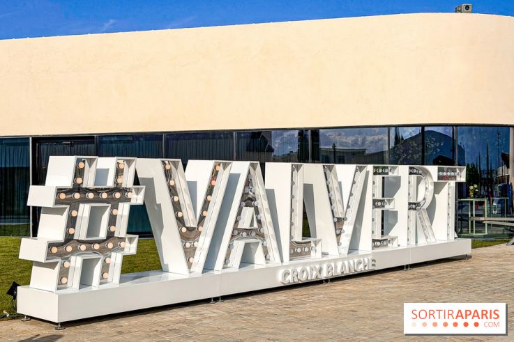 Valvert Croix Blanche : le complexe shopping-loisirs XXL en Essonne avec fontaine et parc à dinosaures