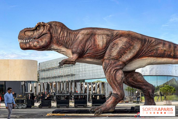 Valvert Croix Blanche : le complexe shopping-loisirs XXL en Essonne avec fontaine et parc à dinosaures