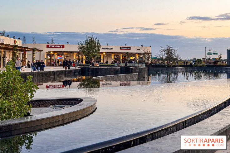 Valvert Croix Blanche : le complexe shopping-loisirs XXL en Essonne avec fontaine et parc à dinosaures