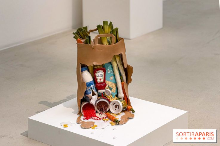 Serena Carone : une exposition dans un monde de faïence et de faux-semblants à la galerie Perrotin