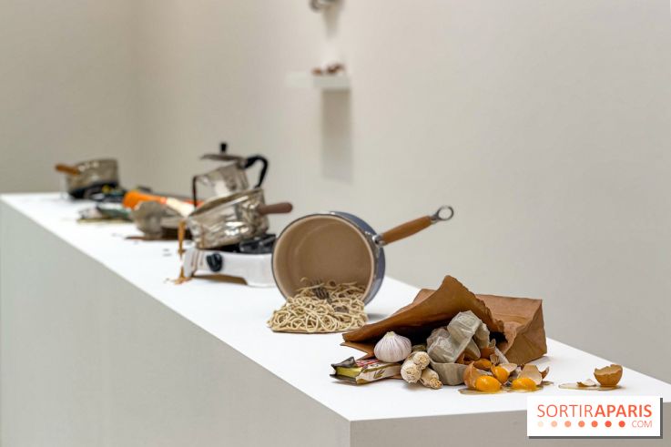 Serena Carone : une exposition dans un monde de faïence et de faux-semblants à la galerie Perrotin