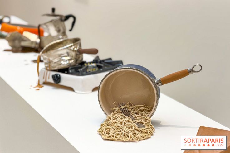 Serena Carone : une exposition dans un monde de faïence et de faux-semblants à la galerie Perrotin