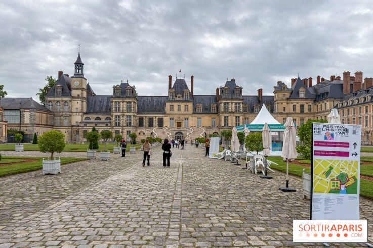 Une exposition de costumes conçus par Christian Lacroix au château de Fontainebleau
