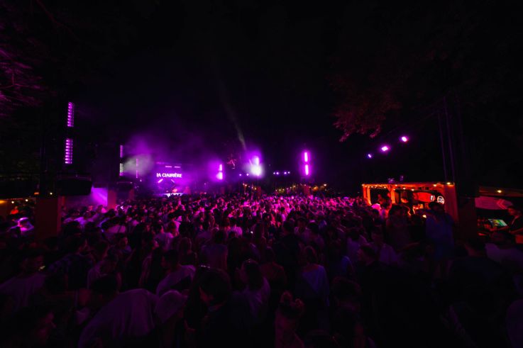 La Clairière : le club open-air de Paris pour l’été 2026 - @SEBASTIENK ARTS CLAIRIERE 07345