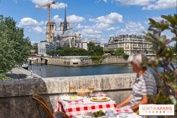 La Rôtisserie d'Argent rouvre sa charmante terrasse sur les quais parisiens pour le printemps-été 2026 - Facetune 21 07 2026 00 49 20