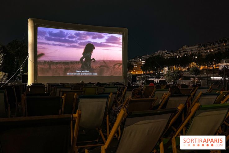 Le Cinéma en plein air des Vedettes de Paris, sur les quais, au pied de la tour Eiffel