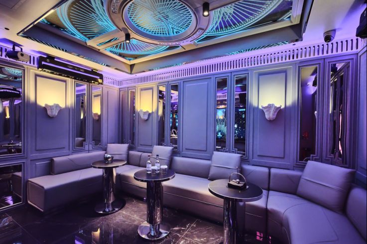 REVO PartyBox à Bastille : karaoké immersif et salons privatifs à Paris - 09bfc21156fe6446d6a44035a0cce973