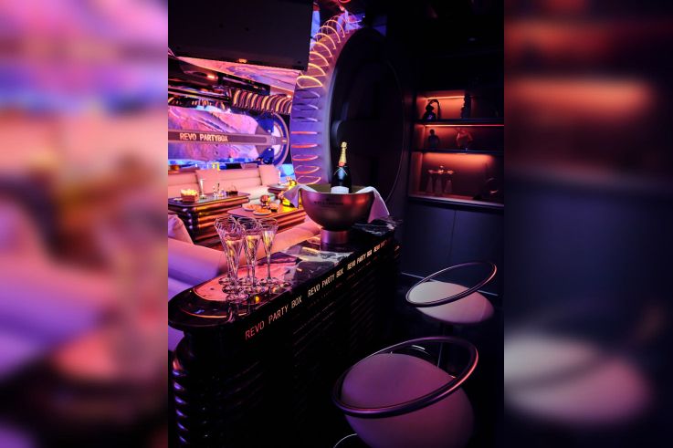 REVO PartyBox à Bastille : karaoké immersif et salons privatifs à Paris - f5fd9dbcfb74a75526b5dc6ec357cce3