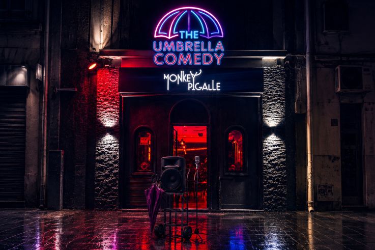 Umbrella Comedy : le comedy club nomade qui fait rire Paris de Pigalle à la Petite Ceinture