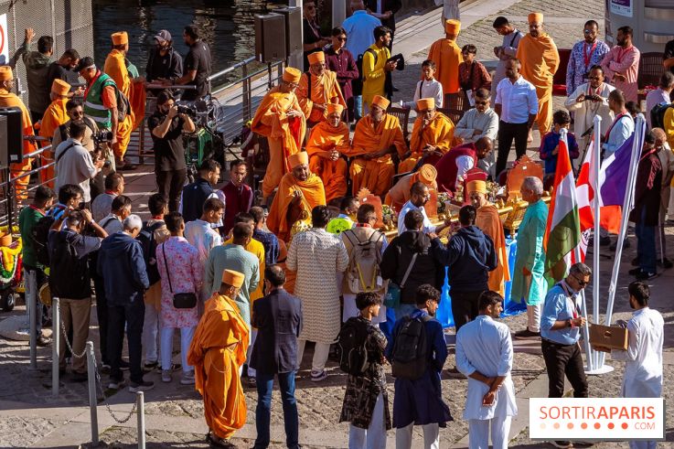 Défilé flottant sur la Seine : le Jal Yatra à Paris, les photos