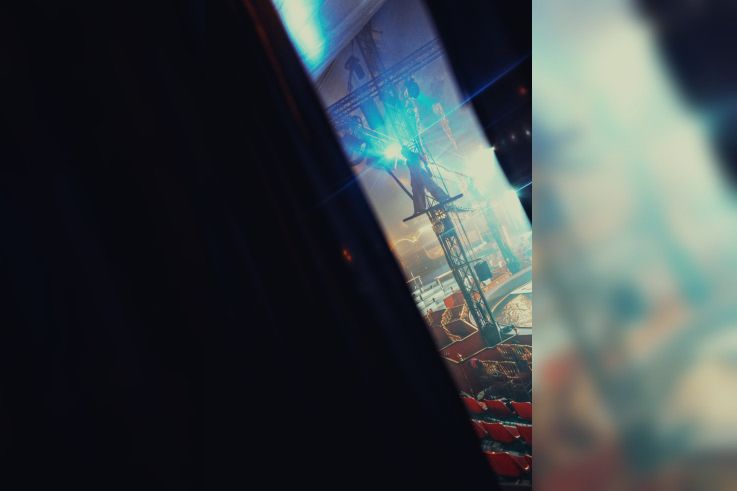 VIBRATION : un spectacle immersif entre danse et cirque au Cirque Théâtre Bormann à Paris