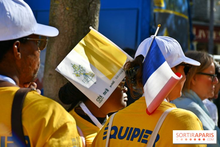 EN Images : le passage du pape Léon XIV en papamobile à Paris