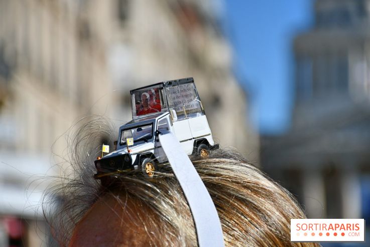 EN Images : le passage du pape Léon XIV en papamobile à Paris