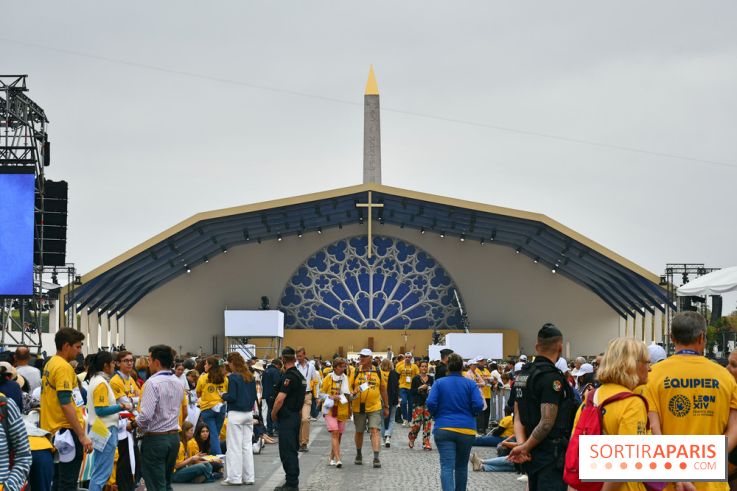En images : la messe géante sur les Champs-Elysées du Pape Léon XIV