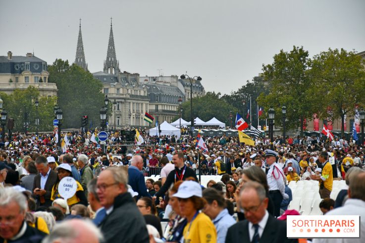 En images : la messe géante sur les Champs-Elysées du Pape Léon XIV