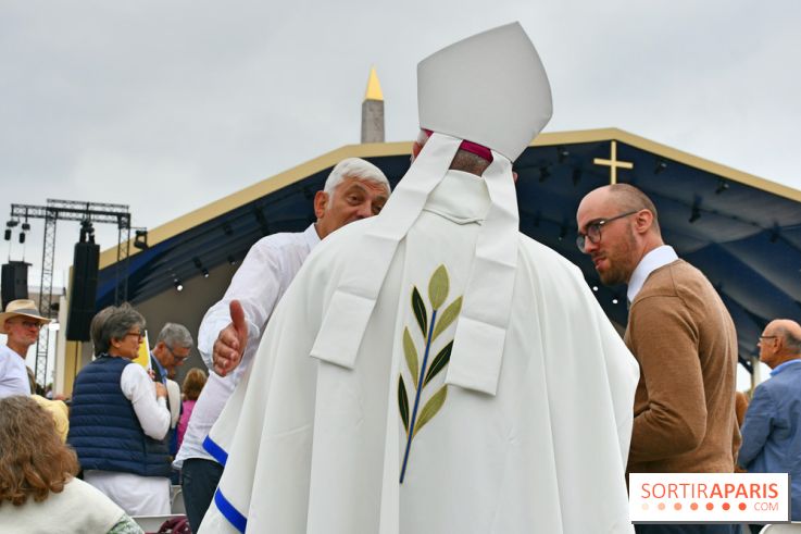 En images : la messe géante sur les Champs-Elysées du Pape Léon XIV