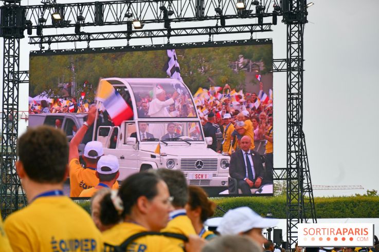 En images : la messe géante sur les Champs-Elysées du Pape Léon XIV
