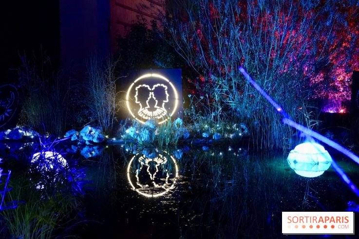 Parc de l'Étrange 2026 : Installation lumineuse circulaire avec silhouettes et reflets