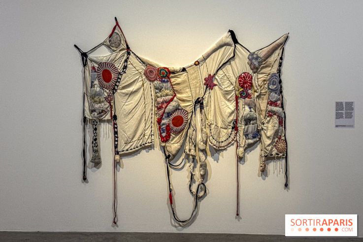 Sonia Gomes — Cœur sauvage : sculptures textiles au Palais de Tokyo