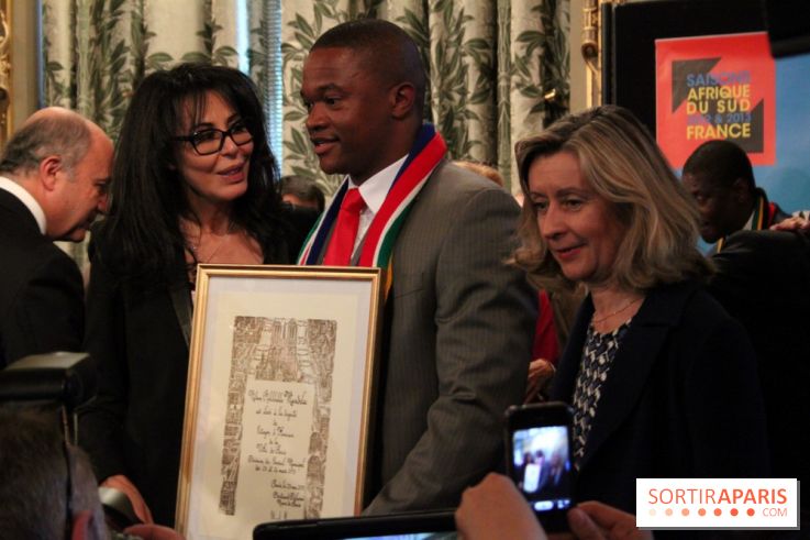 Reùise du diplome du Citoyen d'Honneur de la Ville de Paris à Nelson Mandela