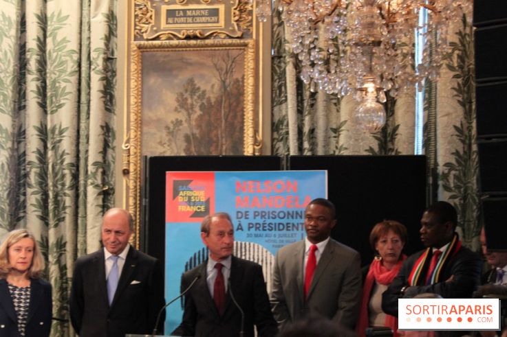 Reùise du diplome du Citoyen d'Honneur de la Ville de Paris à Nelson Mandela