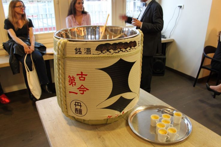 Paris Tokyo, Saké