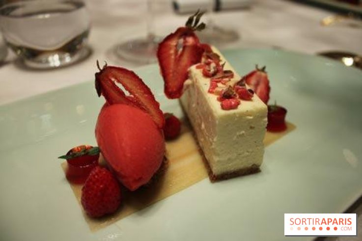 Tom Kitchin au Plaza Athénée - Cheesecake fraise-Rhumarbe