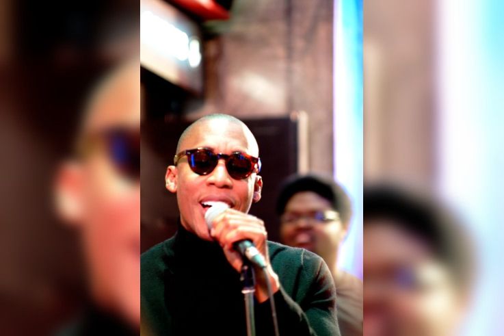 Raphaël Saadiq en showcase au Virgin Mégastore