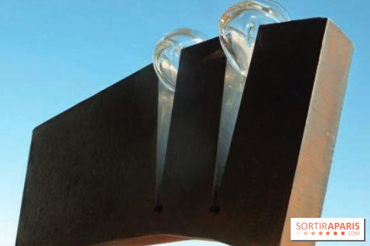 Rémi FAVIER , Bulles, 2013, acier et verre, 15 x 40 x 6 cm