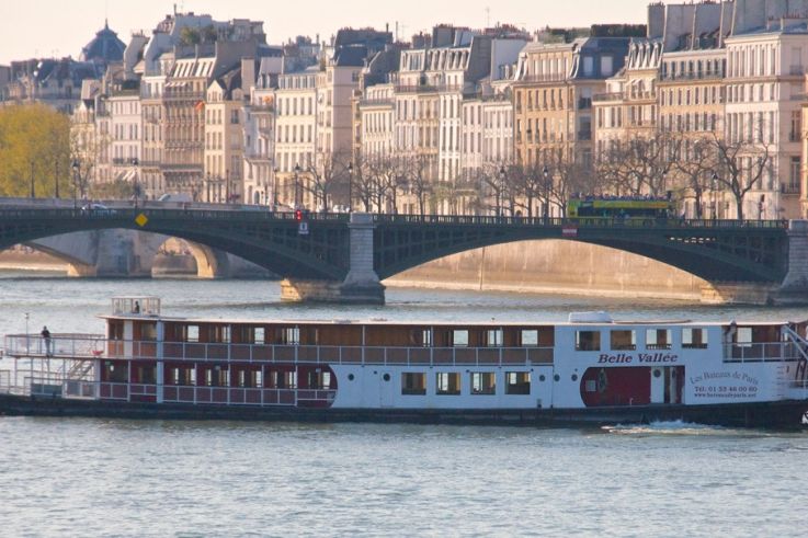 La Compagnie des bateaux de Paris lance les déjeuners guinguette tous les jeudis