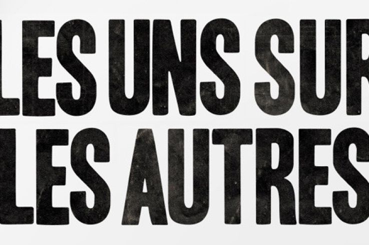 les uns sur les autres