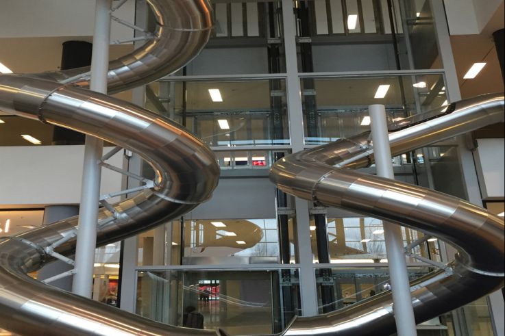 Domus, le centre dédié à la maison fait peau neuve avec ses deux toboggans !