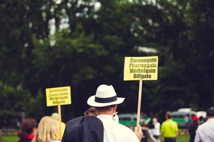 Des manifestations anti-masques à Paris, Berlin et Londres