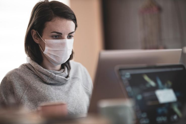 Masque obligatoire en entreprise : un délai "d'une semaine" confirmé par Elisabeth Borne
