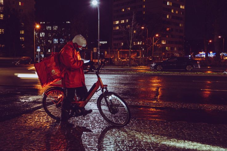Paris : la Maison des Coursiers, "lieu de repos" pour les livreurs dans le 18e arrondissement