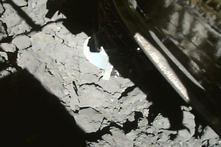 De la poussière d'astéroïde ramenée sur Terre avec succès, une première