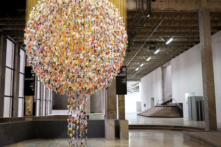 Origami for live, une forêt géante pour le Samu Social de Paris au Palais de Tokyo