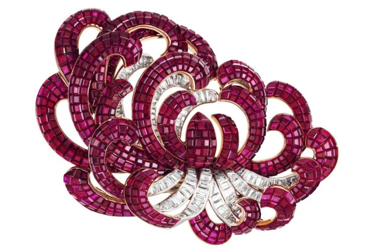 exposition Van Cleef Arts Déco | Clip Chrysanthème, Paris, 1937, Collection Van Cleef & Arpels © Patrick Gries / Van Cleef & Arpels