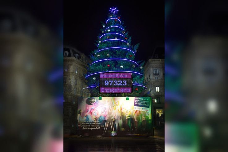 Sapin de Noël géant, place de la République