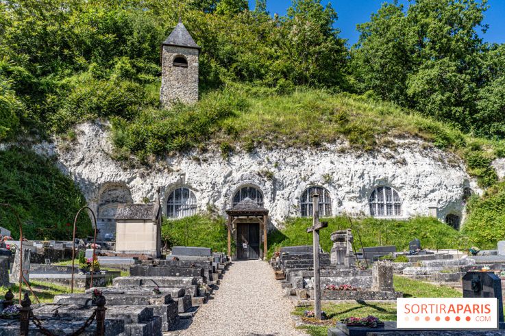 Insolite en Île-de-France : l'église troglodyte de l'Annonciation construite à flanc de falaise