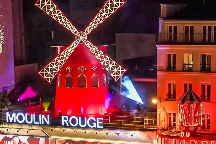 Le Moulin Rouge retrouve ses ailes, French cancan et son et lumière au programme de l'inauguration