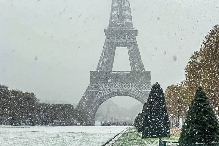 Neige à Paris : la Tour Eiffel fermée jusqu'à vendredi après-midi