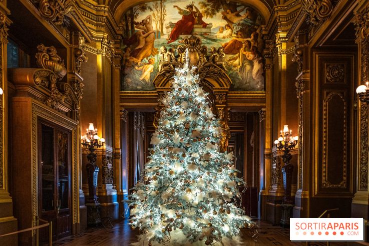 Top 15 des plus beaux Sapins de Noël à Paris 2024 : de quoi mettre des paillettes dans vos yeux